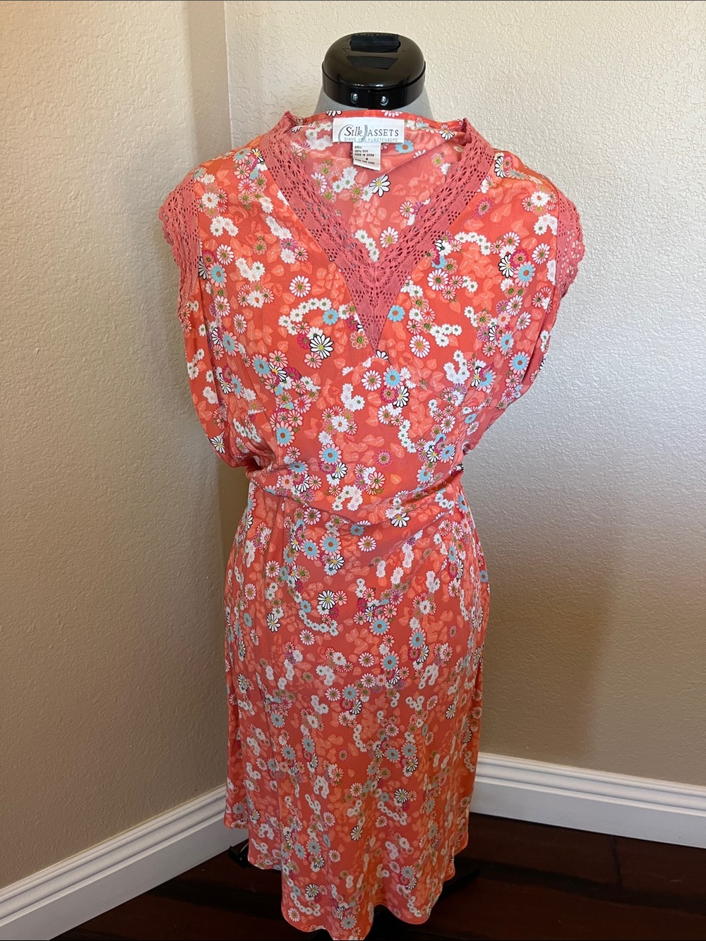 Vintagé Diane Von Furstenberg Coral Floral V-Neck Lace-Trim Dress